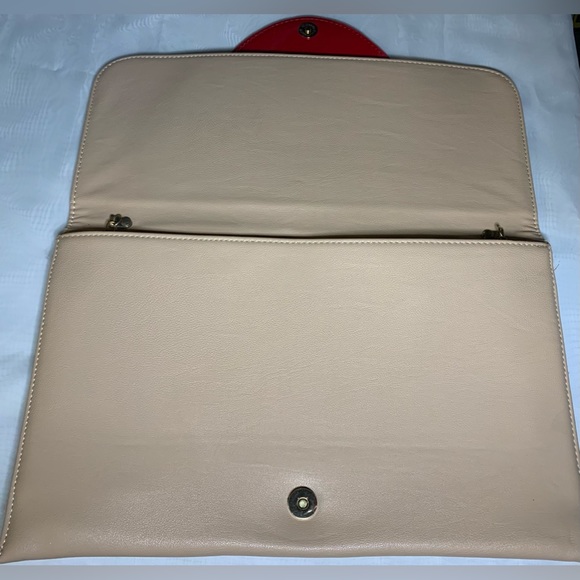 Lip Purse - Picture 2 of 3